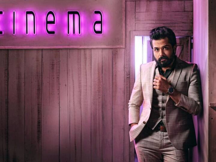 அவர் ஒரு நடிகராக மாறுவதற்கு முன்பு, நியூயார்க்கில் கிராஃபிக் டிசைனராக பணியாற்றினார்.