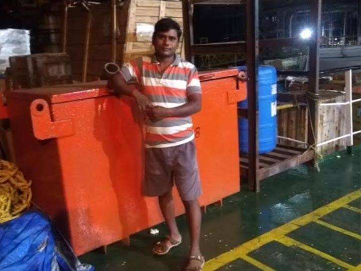 Jaunpur's Santosh Yadav missing in Barge p 305 accident after Cyclone Tauktae in Mumbai ANN ताउते तूफान: बार्ज हादसे में जौनपुर का संतोष यादव भी लापता, पति की खोज में मुंबई पहुंची उसकी पत्नी