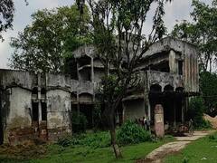 रेफरल अस्पताल बना 'भूत बंगला', पूर्व मुख्यमंत्री ने सालों पहले किया था उद्घाटन, अब हर तरफ फैला है कबाड़