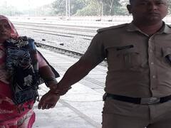 अमेठी: रेलवे ट्रैक पर सुसाइड करने पहुंची थी बुजुर्ग महिला, RPF जवान ने यूं बचाई जान