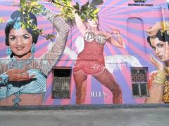 कुछ यूं मुंबई की एक दीवार पर एक साथ चस्पां हुईं वहीदा रहमान, हेलन और आशा पारेख