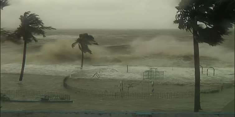 The landfall process of Yaas has started and will continue for 3 hours Yaas Cyclone: নির্ধারিত সময়ের আগেই ল্যান্ডফল, আছড়ে পড়ল ঘূর্ণিঝড় ইয়াস