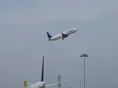 Pakistani flight: পাকিস্তানের উড়ানে যুগলের চুম্বন, সহযাত্রীদের অভিযোগে শুরু তদন্ত