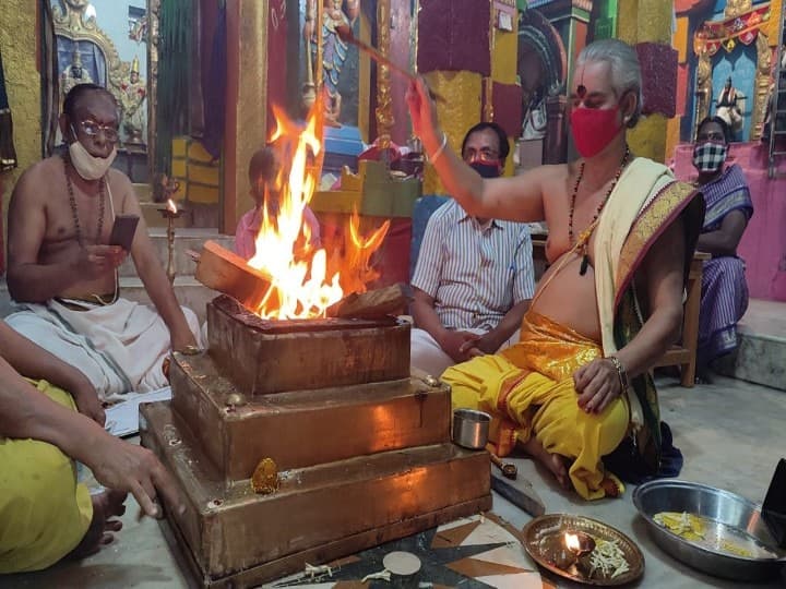Tamil Nadu: 'Corona Dolls' Sacrificed In Yagya Kund To Eliminate Covid-19 In Madurai Temple Tamil Nadu: 'Corona Dolls' Sacrificed In Yagya Kund To Eliminate Covid-19 In Madurai Temple