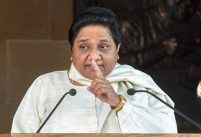 Mayawati said- if BSP's plan continued, the condition of the villages would not have been so serious मायावती बोलीं- बीएसपी की योजना को जारी रखा होता तो गांवों की हालत इतनी गंभीर नहीं होती