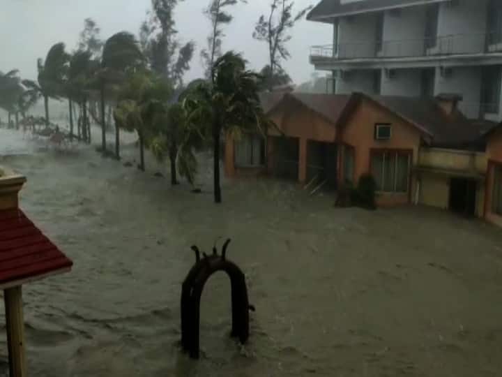 মন্দারমণিতে বাড়ছে জল, প্লাবিত হোটেল। নীচু এলাকায় জল । জল থৈ থৈ তাজপুর, ফ্রেজারগঞ্জ।