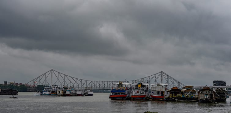 Cyclone Yaas 80 kms away from Digha, possible landfall between Dhamra and Baleswar Cyclone Yaas Update: দিঘা থেকে ৮০ কিলোমিটার দূরে ইয়াস, আছড়ে পড়বে ধামড়া ও বালেশ্বরের মধ্যে