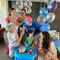 लॉकडाउन के बीच Kunal Khemu ने घर पर ही सेलिब्रेट किया बर्थडे, परिवार के साथ काटा केक, देखें इनसाइड तस्वीरें