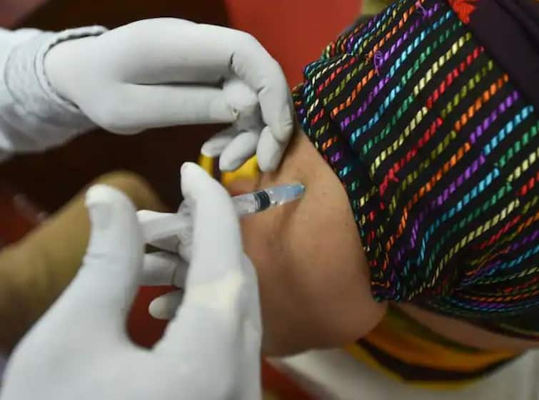 यूरोपीय संघ ने टीके की आपूर्ति को लेकर अदालत से एस्ट्राजेनेका पर भारी जुर्माना लगाने का अनुरोध किया