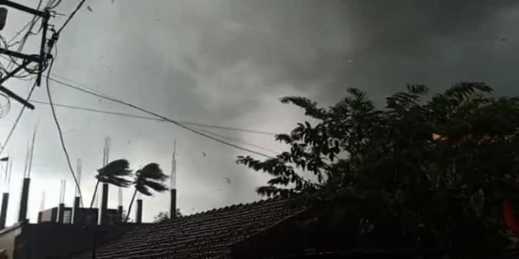 Cyclone Yaas in Bengal: Tornado threat in Kolkata after cyclone Yaas Cyclone Yaas in Bengal: ঘূর্ণিঝড় ইয়াস আছড়ে পড়ার পরেই কলকাতায় টর্নেডোর আশঙ্কা