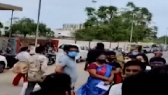 Ahmedabad: વસ્ત્રાલમાં વેક્સિનેશન સેન્ટર પર લોકોએ શા માટે કર્યો હોબાળો?,જુઓ વીડિયો