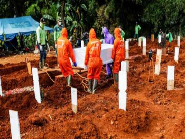 Esha organization cremating the dead with respect who died due to corona virus ஈஷா மயானங்களில் அயராது உழைக்கும் தன்னார்வலர்களுக்கு ஆசிகள் - சத்குரு ஜக்கி வாசுதேவ்
