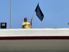 ਹਰਸਿਮਰਤ ਬਾਦਲ ਨੇ ਕਾਲਾ ਝੰਡਾ ਲਹਿਰਾ ਕਿਸਾਨਾਂ ਦੇ ਹੱਕ 'ਚ ਲਾਏ ਨਾਅਰੇ, ਵੇਖੋ ਤਸਵੀਰਾਂ