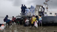 Hovercraft की मदद से Coast Guard तटीय इलाकों में कर रहे हैं लोगों की मदद