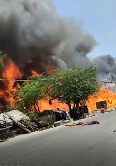 ਕਪੂਰਥਲਾ ਤੋਂ ਝੁੱਗੀਆਂ ਨੂੰ ਲੱਗੀ ਅੱਗ ਦੀਆਂ ਭਿਆਨਕ ਤਸਵੀਰਾਂ ਆਈਆਂ ਸਾਹਮਣੇ, ਆਰਸੀਐਫ ਦੇ ਬਾਹਰ ਲੱਗੀ ਅੱਗ 