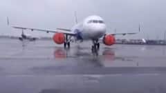 Cyclone Yaas : রাত পৌনে আটটা পর্যন্ত বন্ধ বিমানবন্দর, বাঁধা রয়েছে বিমানের চাকা