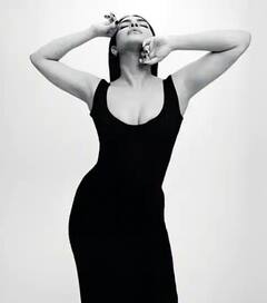 નવા ફોટોશૂટથી ફરી ચર્ચામાં આવી Priyanka Chopra, આ વખતે બ્લેક એન્ડ વ્હાઇટ શેડમાં મચાવી ધમાલ, જુઓ તસવીરો....