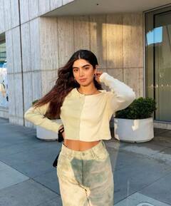 ਪ੍ਰਿੰਟਿਡ ਗਾਊਨ 'ਚ ਬੇਹੱਦ ਗਲੈਮਰਸ ਪੋਜ਼ ਦਿੰਦੀ ਨਜ਼ਰ ਆਈ ਖੁਸ਼ੀ ਕਪੂਰ, ਖੁਦ ਨੂੰ ਦੱਸਿਆ Princess, ਦੇਖੋ ਬੋਲਡ ਤਸਵੀਰਾਂ