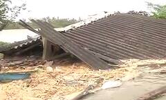 Cyclone Yaas: વાવાઝોડામાં નજર સામે જ તબાહી જોઈને રડી પડી મહિલા, જુઓ તસવીરો