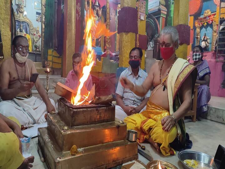 மதுரை : யாக குண்டத்தில் கொரோனா பொம்மையை போட்டுப் பொசுக்கி வழிபட்ட பக்தர்கள்