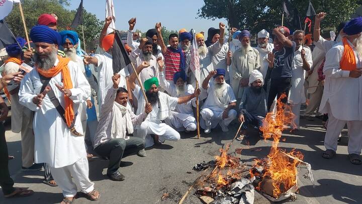 ਕੇਂਦਰ ਵੱਲੋਂ ਪਾਸ ਤਿੰਨ ਖੇਤੀ ਕਾਨੂੰਨਾਂ ਖਿਲਾਫ ਅੰਦੋਲਨ ਦੇ ਛੇ ਮਹੀਨੇ ਪੂਰੇ ਹੋਣ 'ਤੇ ਅੱਜ ਦੇਸ਼ ਭਰ ਵਿੱਚ ਮੋਦੀ ਸਰਕਾਰ ਖਿਲਾਫ ਕਾਲਾ ਦਿਵਸ ਮਨਾਇਆ ਜਾ ਰਿਹਾ ਹੈ।