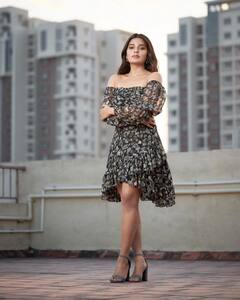 நடிகை ஆத்மிகாவின் லேட்டஸ் கிளிக்ஸ்... மாட்டிக்கிச்சி...மாட்டிக்கிச்சி...!