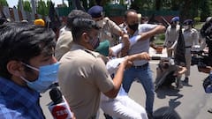 ਆਮ ਆਦਮੀ ਪਾਰਟੀ ਨੇ ਪੰਜਾਬ ਦੇ ਰਾਜਪਾਲ ਦੇ ਘਰ ਅੱਗੇ ਪ੍ਰਦਰਸ਼ਨ ਕਰਕੇ ਮਨਾਇਆ ਖੇਤੀ ਕਾਨੂੰਨ ਵਿਰੋਧੀ ਕਾਲਾ ਦਿਵਸ