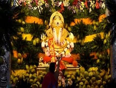 PHOTO : पुष्टिपती विनायक जयंती निमित्त पुण्याच्या श्रीमंत दगडूशेठ गणपती मंदिरात शहाळे महोत्सव