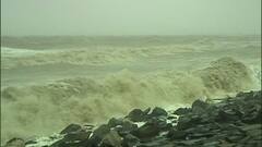 Yaas Cyclone Update: ঘণ্টায় ঝড়ের গতিবেগ ১৩০-১৪০ কিলোমিটার, রুদ্ররূপ নিয়ে আছড়ে পড়ল ঘূর্ণিঝড় ইয়াস