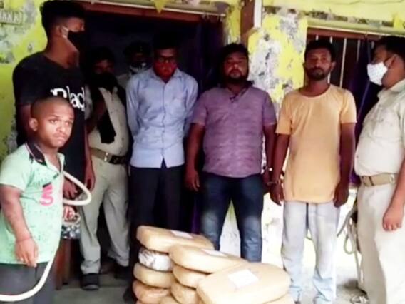 पूर्णियाः स्कॉर्पियो में तहखाना बनाकर ले जा रहे थे गांजा, पुलिस ने पांच तस्करों को किया गिरफ्तार पूर्णियाः स्कॉर्पियो में तहखाना बनाकर ले जा रहे थे गांजा, पुलिस ने पांच तस्करों को किया गिरफ्तार