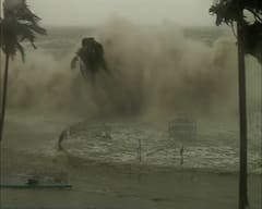 Cyclone Yaas: শুরু ইয়াসের ল্যান্ডফল, রাস্তায় ভাসছে গাড়ি, নারকেল গাছের মাথা ছুঁল ঢেউ!