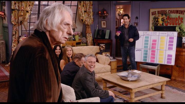 Mr. Heckles aka Larry Hankin made a surprise guest appearance during the special 'Quiz' segment where Matthew, Matt, Jennifer and Courteney had to answer questions from 'The One with the Embryos' episode. (All PICS Credit: Twitter)