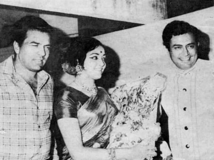 मीडिया रिपोर्ट्स के मुताबिक, शोले की शूटिंग के दौरान संजीव ने हेमा को दोबारा प्रपोज कर दिया जिससे बात बिगड़ गई. इस बात की भनक धर्मेंद्र को लग गई जो उस वक्त हेमा के साथ अफेयर में थे. संजीव कुमार को सबक सिखाने के लिए धर्मेंद्र ने शोले के डायरेक्टर रमेश सिप्पी से बात की और उन्हें कहा कि फिल्म में हेमा और संजीव का एक भी सीन साथ में नहीं होना चाहिए. धर्मेंद्र बहुत बड़े स्टार थे तो प्रकाश मेहरा ने उनकी बात नहीं टाली और ऐसा ही किया.