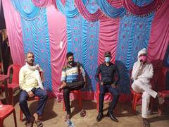 शर्मनाक: जिस महिला का बेटी ने अकेले किया था अंतिम संस्कार, उसके भोज में शामिल हुए सैकड़ों लोग