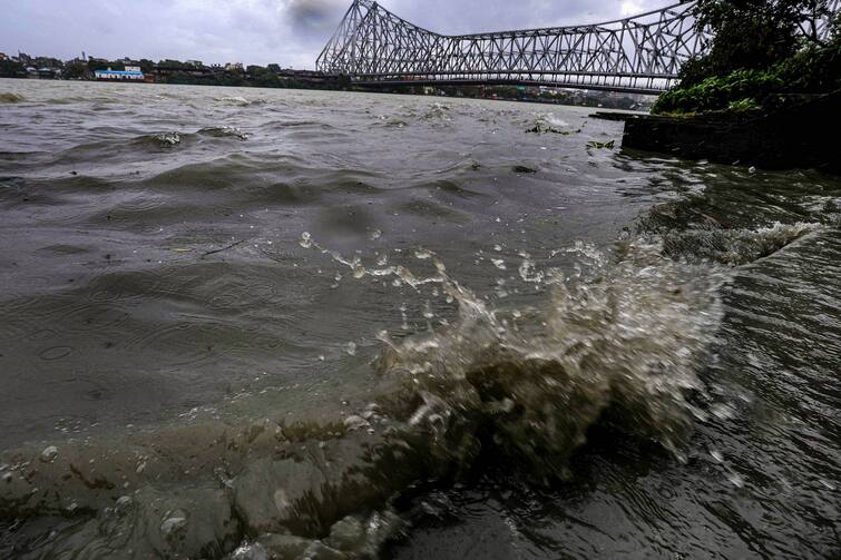 from high tide to cyclone yaas, Disaster on Wednesday ভরা কটাল থেকে ঘূর্ণিঝড়, কাটল দুর্যোগের বুধবার