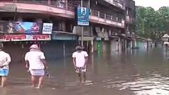 Heavy Rain in Kolkata: প্রবল বৃষ্টিতে জলমগ্ন কলকাতার একাংশ, ২৫ পল্লিতে পাম্প লাগিয়ে জল নিষ্কাশনের ব্যবস্থা