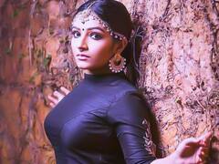 Rajisha Vijayan | இவள் கர்ணனின் நாயகி - நடிகை ராஜீஷா விஜயனின் மார்டன் புகைப்படங்கள்