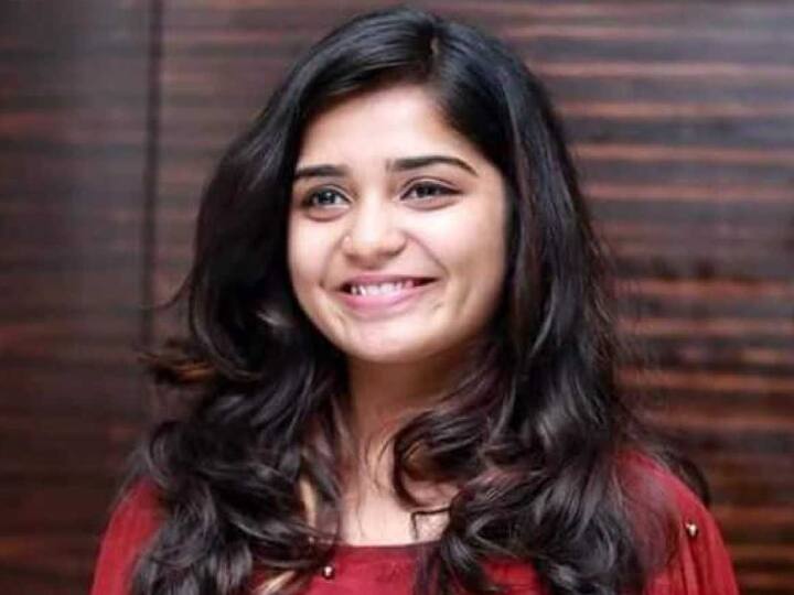 விஜய்சேதுபதி மற்றும் த்ரிஷா நடித்த 96 படத்தில், இளைய வயது ஜானுவாக வந்து முதல் படத்திலேயே பலரின் பாராட்டை பெற்றார் கௌரி.