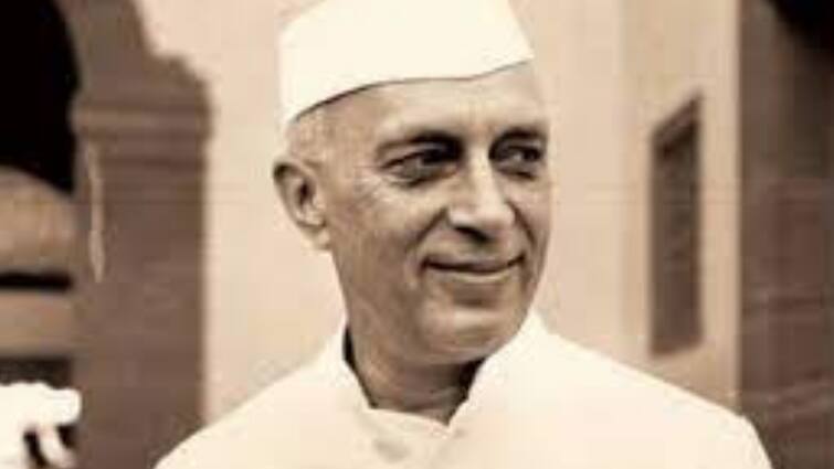 pandit jawaharlal nehru Birth anniversary, Know about pandit nehru political life Pandit Jawaharlal Nehru | आधुनिक भारताचे शिल्पकार पंडित नेहरु... अशी सुरु झाली राजकीय कारकिर्द
