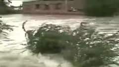 Cyclone Yaas Effect: ভাঙা বাঁধে বোল্ডার ফেলে জল রোখার চেষ্টা বিফলে, ইয়াসের ঝাপটায় কার্যত নিশ্চিহ্ন জলদা গ্রাম