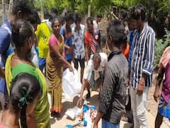 பதுக்கப்பட்ட பாக்கெட் சாராயம்; பறிமுதல் செய்த கிராம மக்கள்!