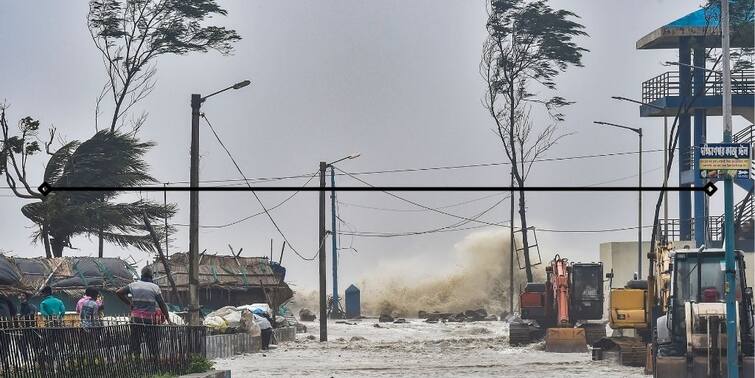 Odisha West Bengal Jharkhand cyclone 'Yaas': Know where and what was lost, how many peoples loss lives चक्रवात 'यास' से बर्बादी: जानिए- कहां क्या-क्या नुकसान हुआ, कितनी जिंदगियां हमेशा के लिए खामोश हो गईं