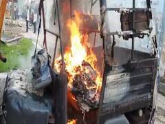 बिहार: आर्थिक तंगी से परेशान ऑटो चालक ने वाहन में लगा दी आग, कहा- अब कबाड़ के भाव तो बिकेगी गाड़ी