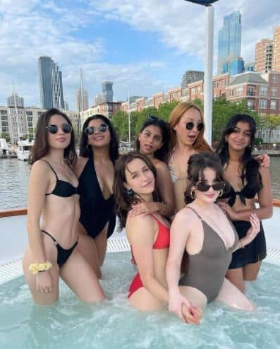 Suhana Khan Extended Birthday Celebration: Shah Rukh Khan's Daughter & Her Pals Party On A Yacht As She Turns 21; See Viral Pics