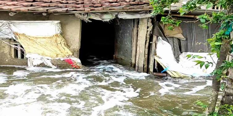 Cyclone Yaas: Dam broken and created havoc disaster by the severe cyclone in South 24 Paraganas Cyclone Yaas Update: ভাঙল বাঁধ, ভাসছে গ্রামের পর গ্রাম, ইয়াসের দগদগে ক্ষত দক্ষিণ ২৪ পরগনায়