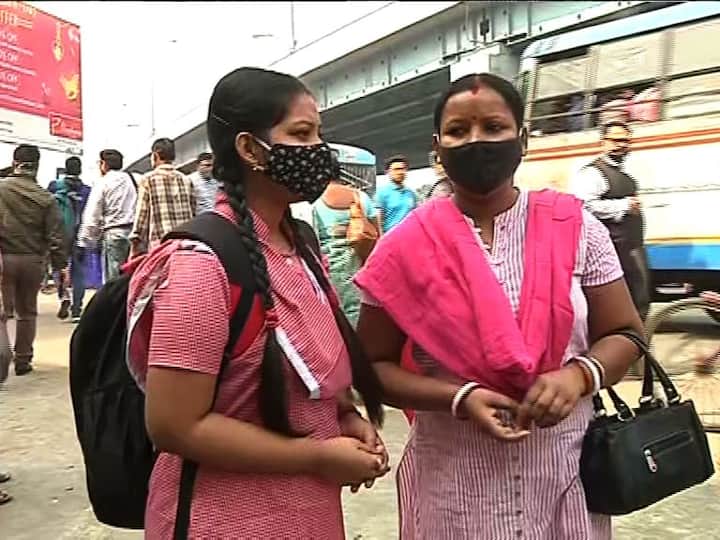 জানানো হয়েছে, অগাস্ট মাসের দ্বিতীয় সপ্তাহে মাধ্যমিক পরীক্ষা হবে। উচ্চমাধ্যমিক পরীক্ষা শুরু হবে জুলাই মাসের শেষ সপ্তাহে। এ নিয়ে মুখ্যমন্ত্রীর ব্য়াখ্যা, উচ্চ মাধ্যমিক পরীক্ষার্থীদের বিভিন্ন কলেজে ভর্তির ব্যাপার থাকে। তাই ওই পরীক্ষা আগে নেব। মাধ্যমিক তো আমাদের ঘরের ব্যাপার। তাই ওটা পরে নেওয়টার সিদ্ধান্ত নেওয়া হয়েছে।