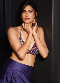 બ્લેક સ્વિમસૂટમાં દેખાઇ એક્ટ્રેસ Aahana Kumra, ફ્લૉન્ટ કર્યુ પોતાનુ ટૉન્ડ ફિગર, જુઓ તસવીરો.....