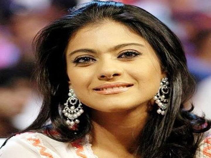काजोल(Kajol) – मीडिया रिपोर्ट के अनुसार काजोल एक शरारती बच्ची थीं. उनका जन्म एक बंगाली-मराठी परिवार में हुआ था. जब वह बच्ची थीं तब उनके माता-पिता अलग हो गए थे. उनका पालन-पोषण उनकी दादी ने किया था. काजोल को केवल सोलह साल की उम्र में फिल्म का ऑफर मिला था. फिल्म के बाद वह अपनी स्कूल की पढ़ाई पूरी करना चाहती थीं लेकिन नहीं कर पा रही थी.