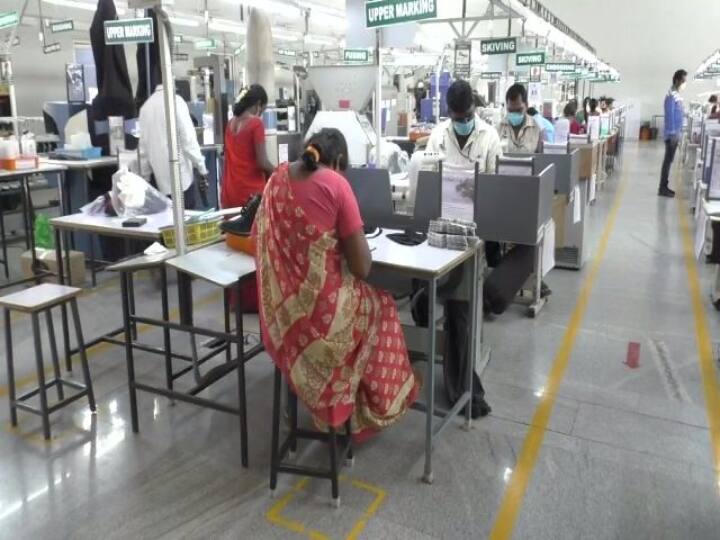 Leather industry workers livelihood in a sorry state due to continuous closure of factories . வேலை இல்லை... சாப்பாடு இல்லை... சிலருக்கு உயிரும் இல்லை... தவிக்கும் தோல் தொழிற்சாலை பணியாளர்கள்!