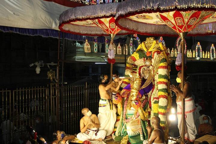 108 வைணவத் திருத்தலங்களில் கருடசேவை முக்கியமான வாகன சேவையாகும்.